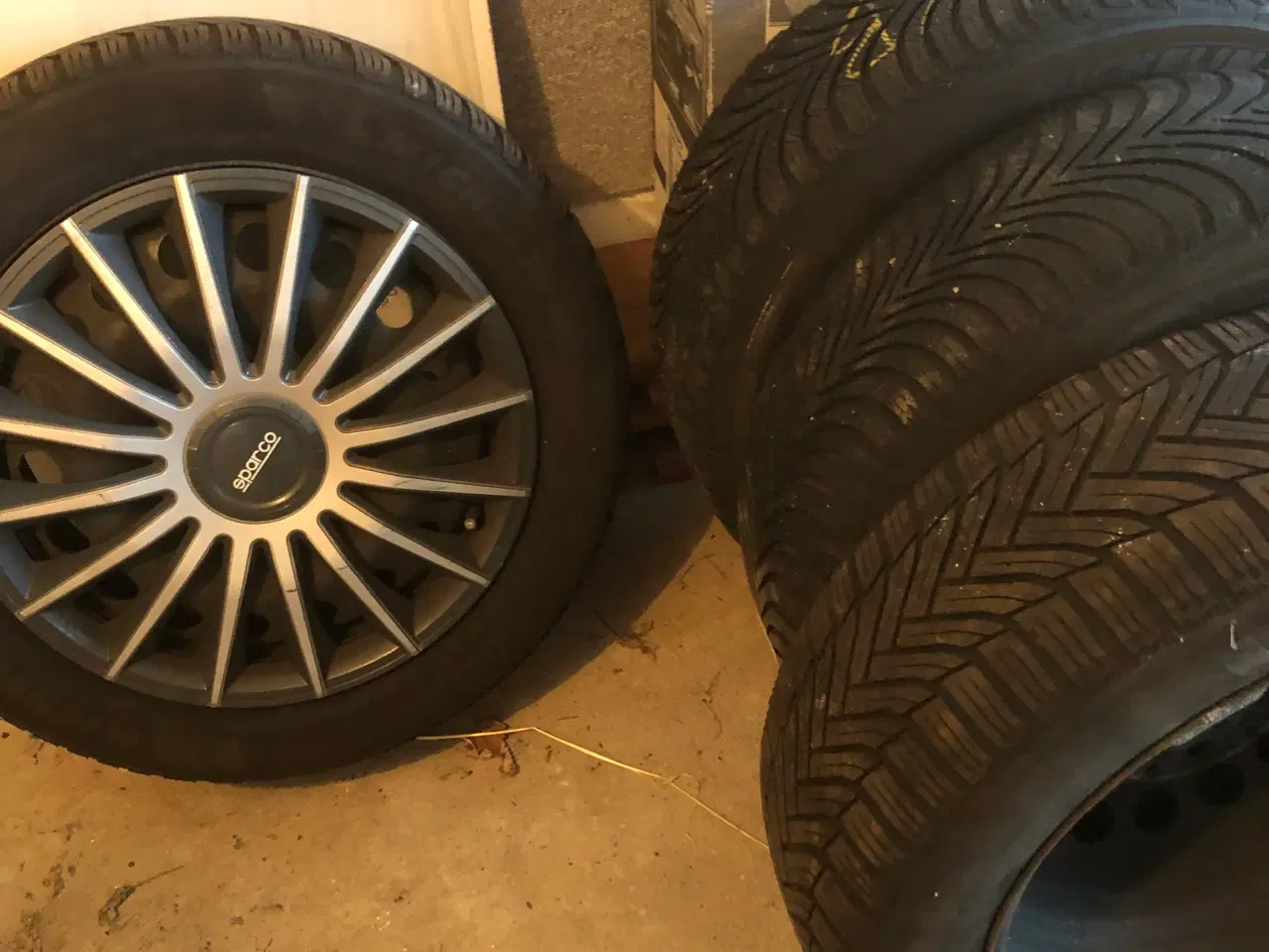 Billede 3 - Vinterdæk på fælge samt sommerdæk uden fælge