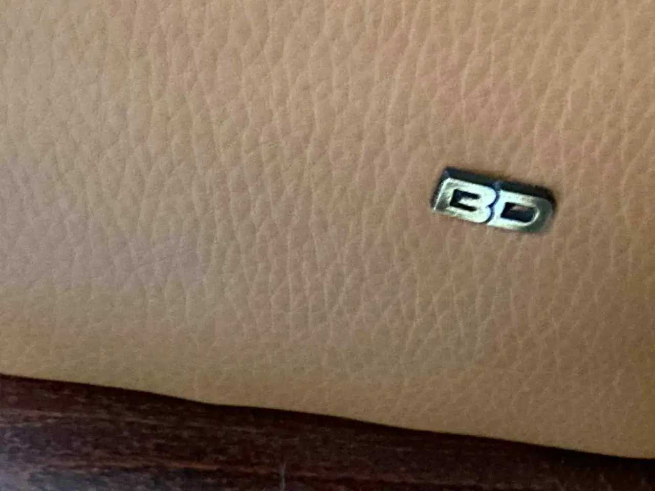 Billede 4 - Håndlavet ægte læder sofa og to stole