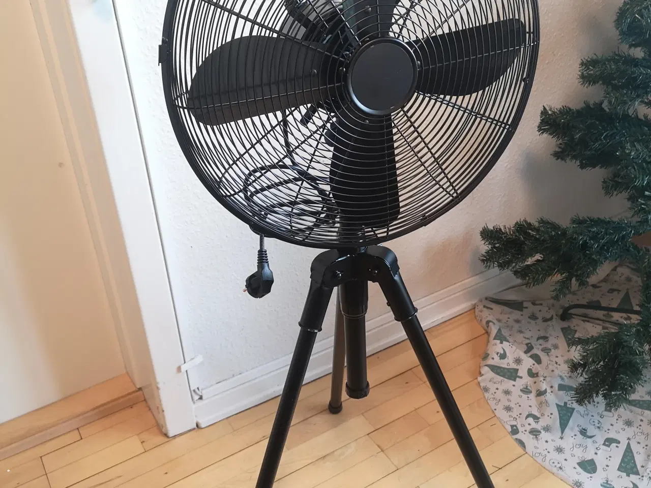 Billede 1 - Opretstående ventilator blæser meget kraftigt 💪 o