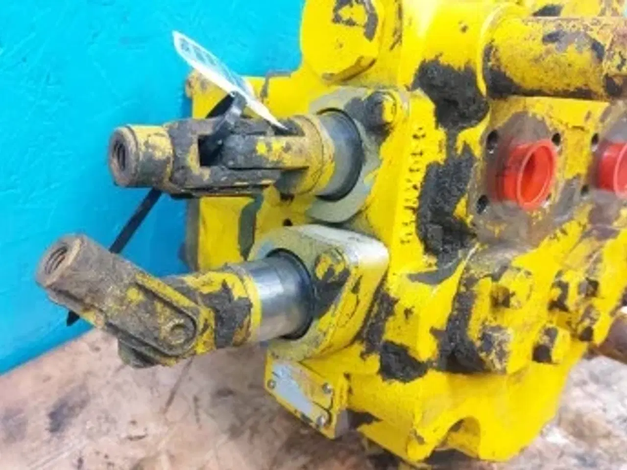 Billede 5 - Hanomag 44C  Ventilblok 2951934M91