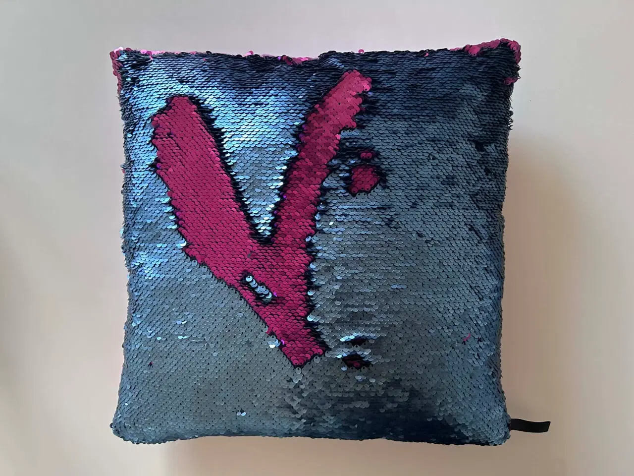 Billede 2 - Paillet pude, to-farvet, pink og blå