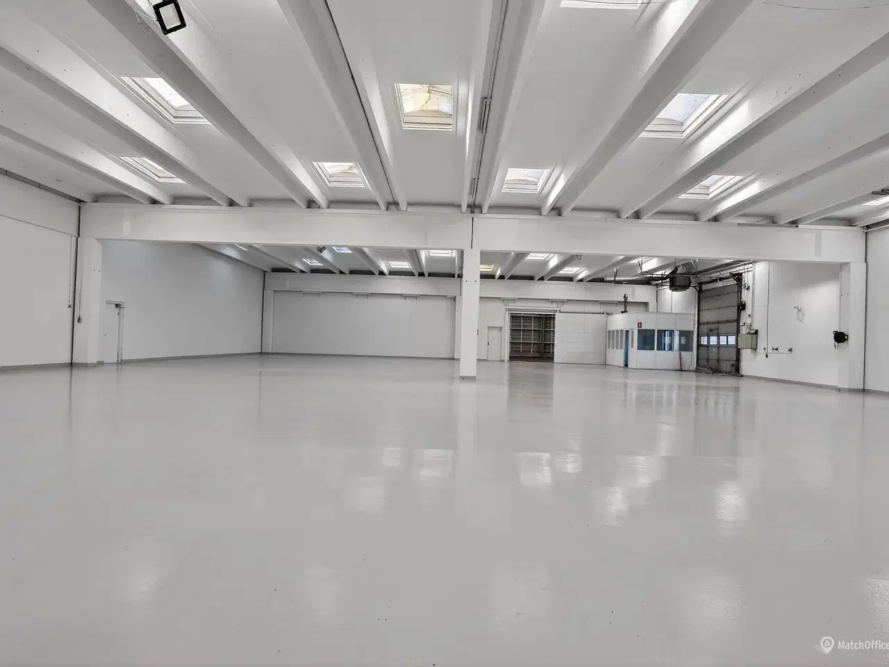 Billede 8 - Stort lagerlejemålet med egne kontorlokaler et stort befæstet areal og store porte