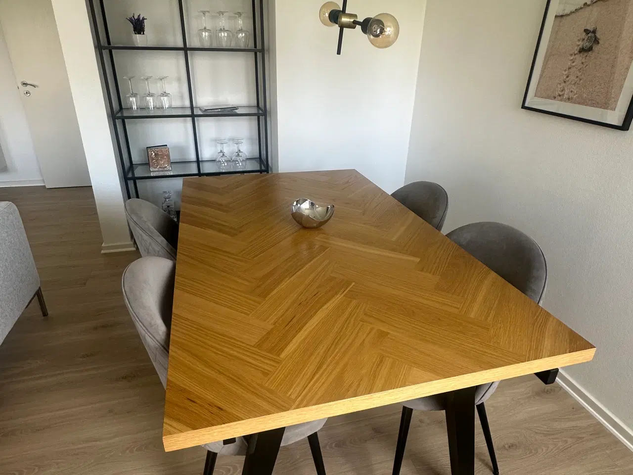 Billede 1 - Flot sildeben spisebord med stole. 