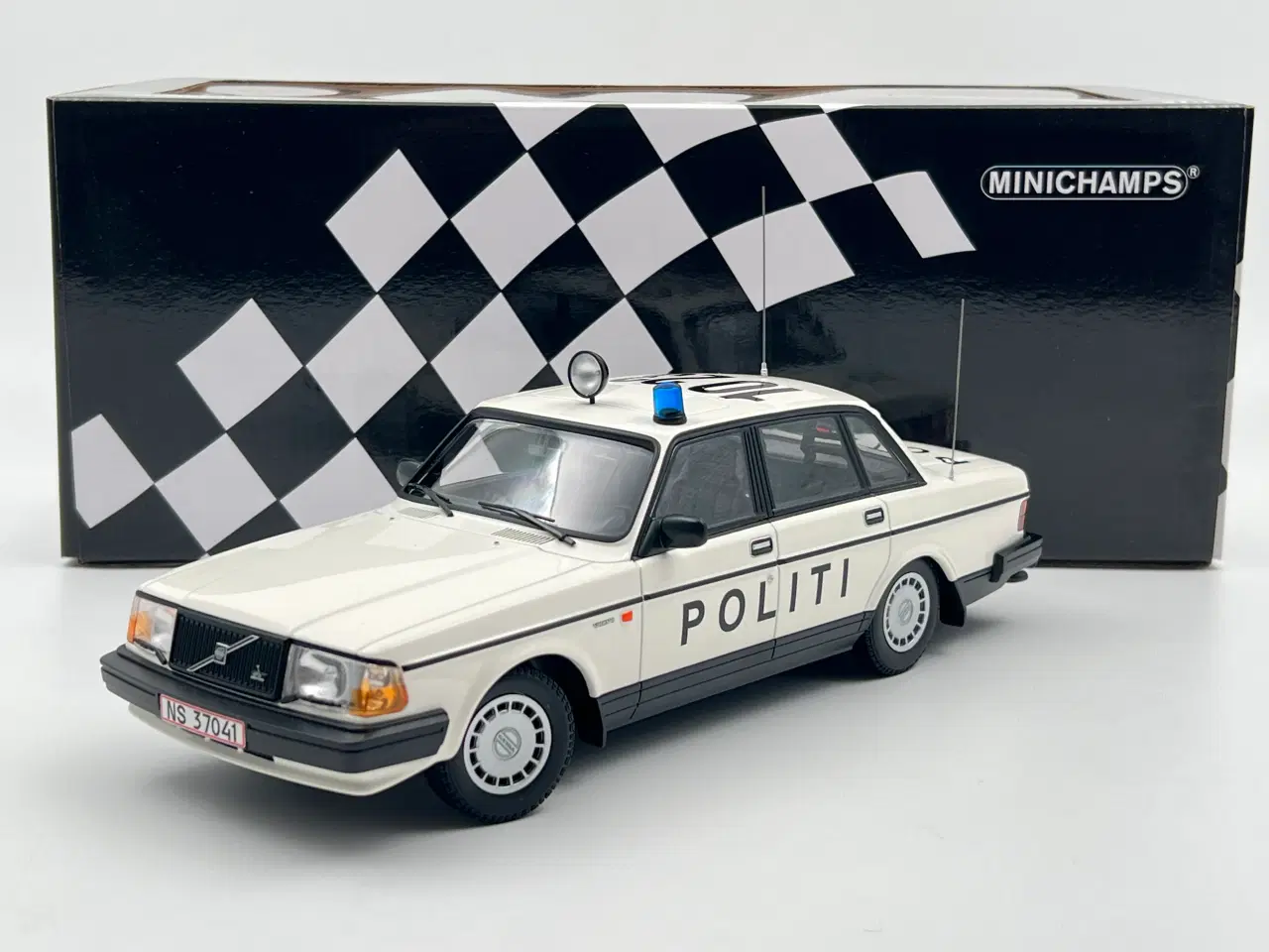Billede 1 - 1986 Volvo 240 GL Dansk Politibil - 1:18