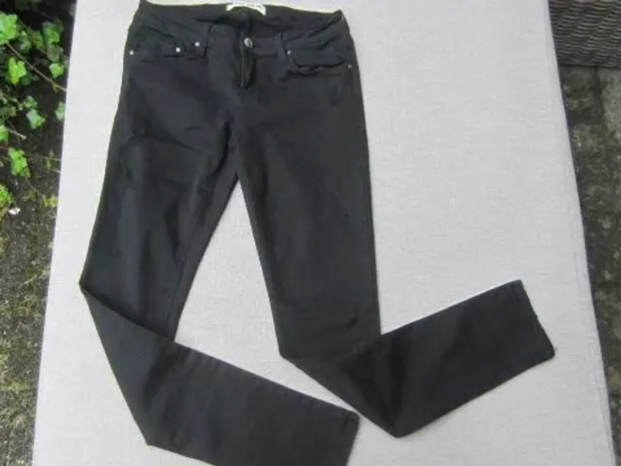 Billede 1 - Str. XS/S, elastiske sorte bukser