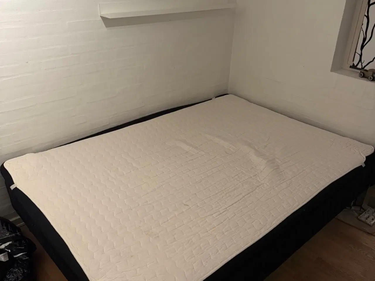 Billede 1 - Sort trekvart seng