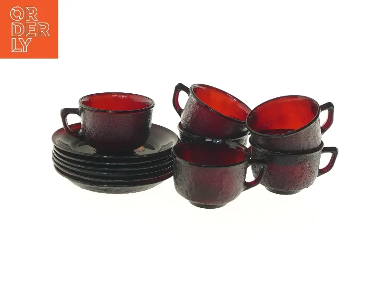 Billede 1 - Sæt med røde kaffekopper og underkopper fra Arcoroc (str. 6 styk, ø 14 og 8,5 cm)