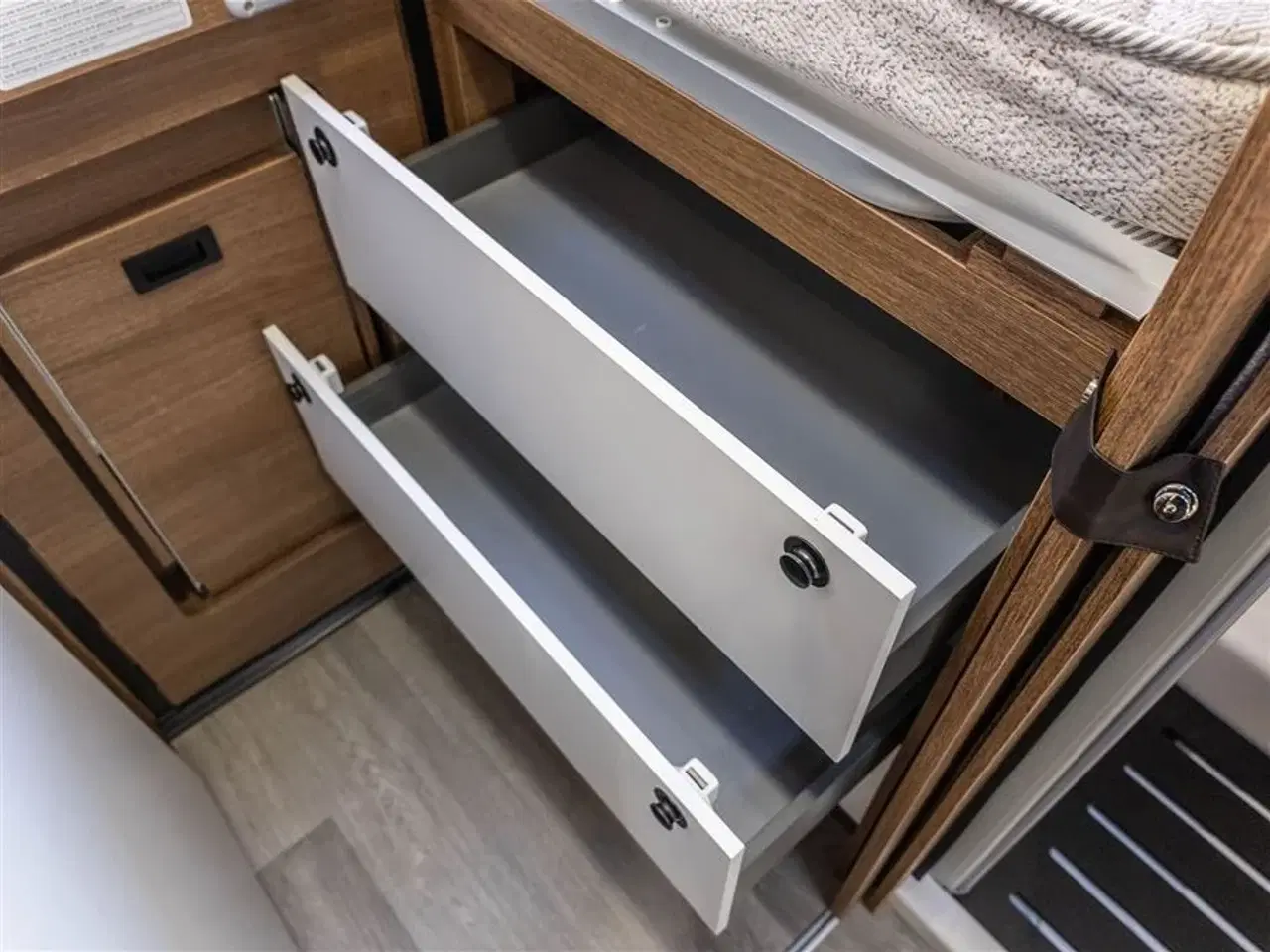 Billede 19 - 2026 - Benimar Mileo 268 Skandinavisk design og komfort året rundt