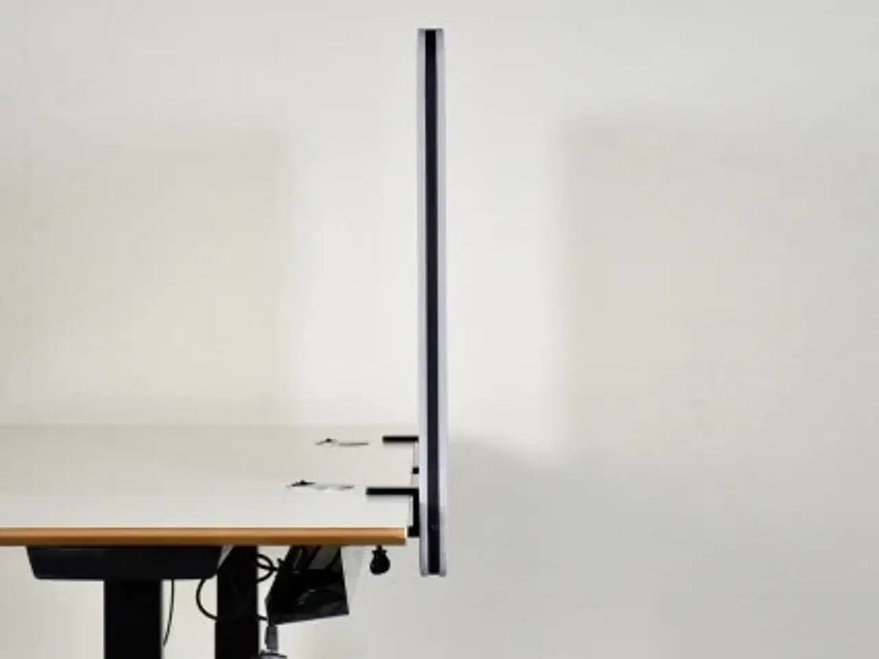 Billede 2 - Lintex edge bordskærm i lysegrå, inkl. 2 beslag