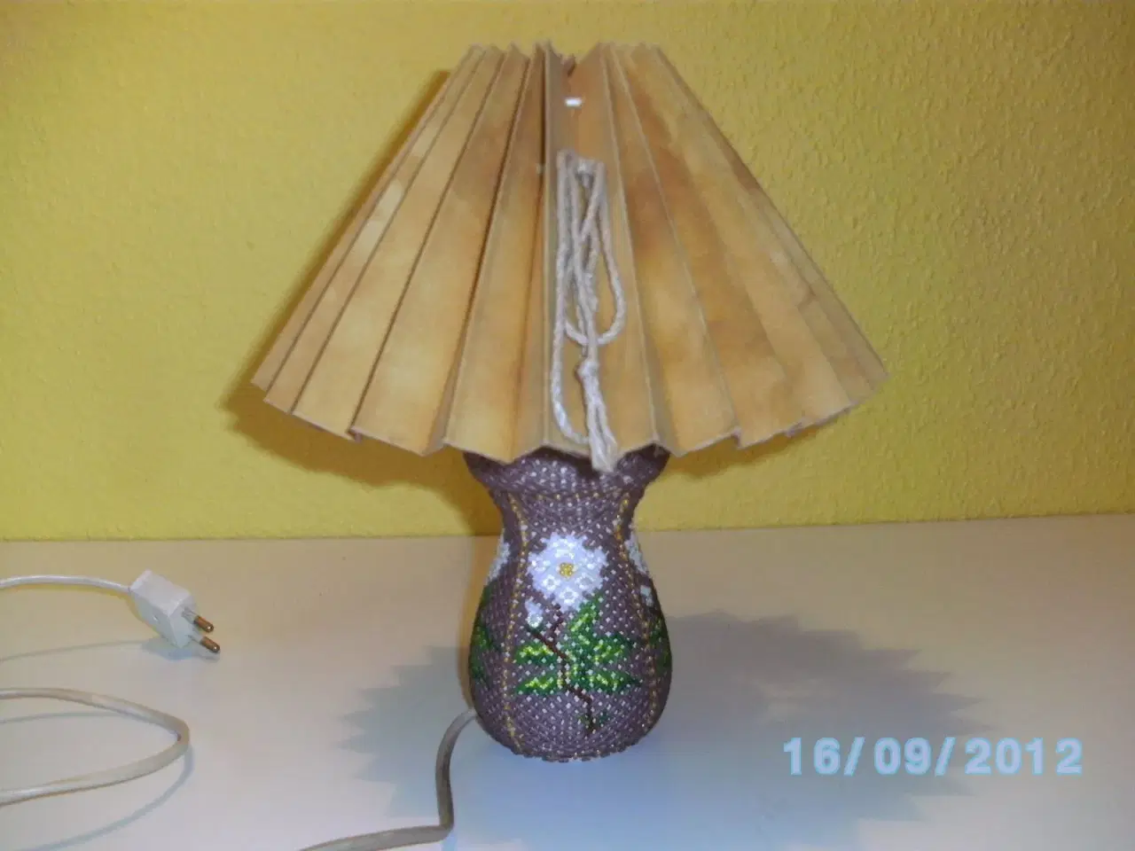 Billede 1 - bordlampe med perler