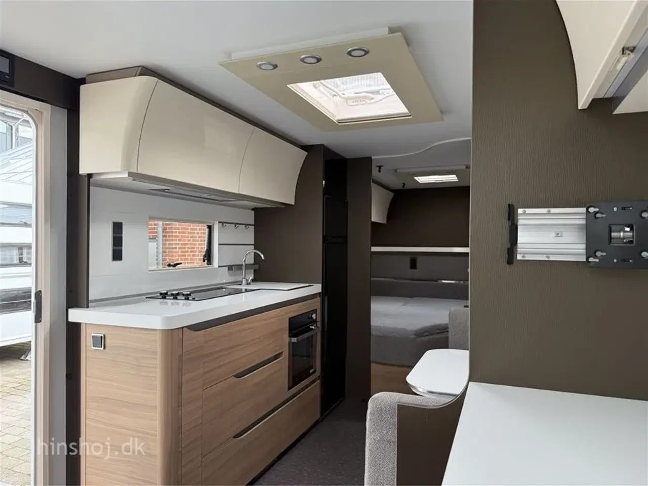 Billede 4 - 2019 - Adria Alpina 753 UP   Lækker vintervogn med dobbeltseng, rundsiddegruppe fra Hinshøj Caravan