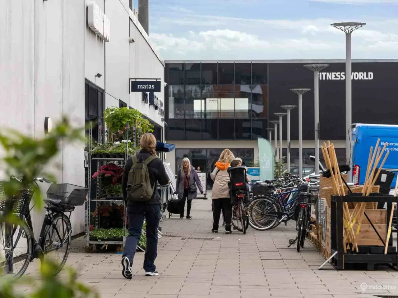 Billede 4 - Stort og indbydende butikslokale i travlt indkøbsområde