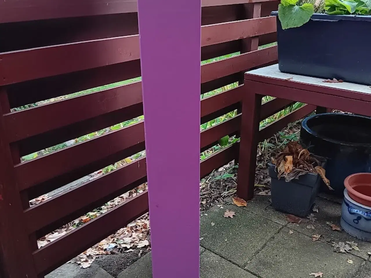 Billede 4 - Et violet pulverlakeret Kare Design Skoskab