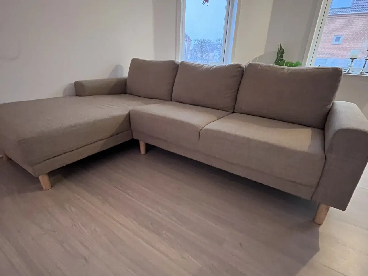 Billede 1 - sandfarvet 3-personers chaiselong sofa