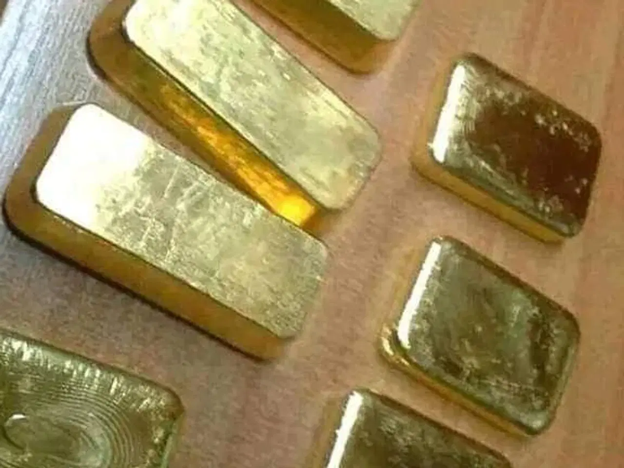 Billede 3 - Salg af guldpulver og barrer.