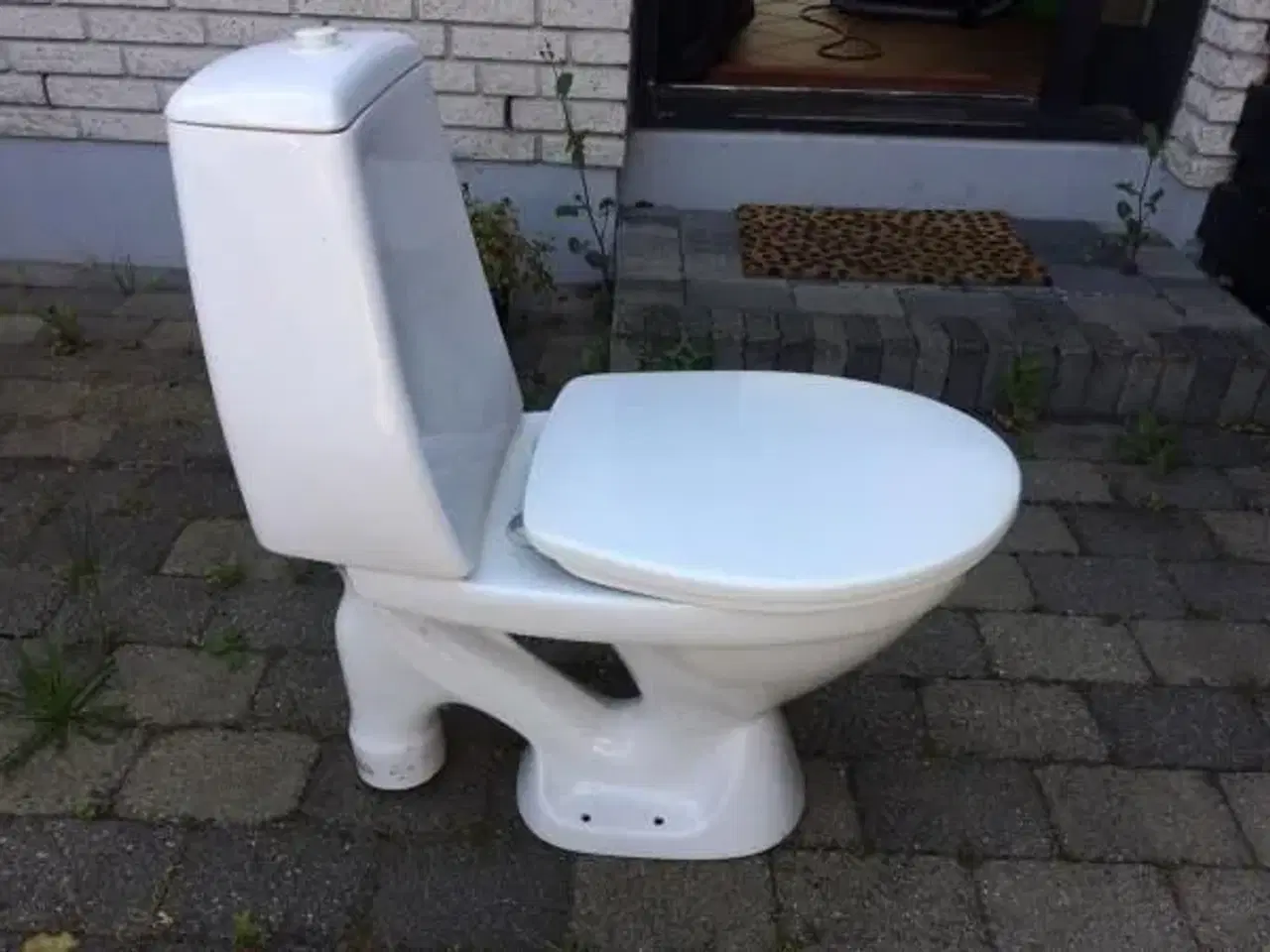 Billede 1 - IFÔ toilet, håndvask, Damixa vandhane