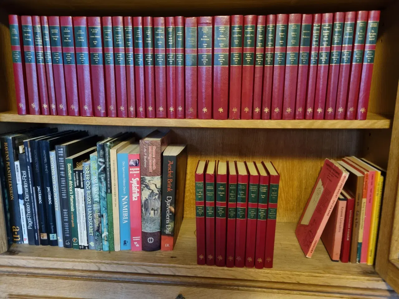 Billede 1 - Bogserie Danske forfattere sælges