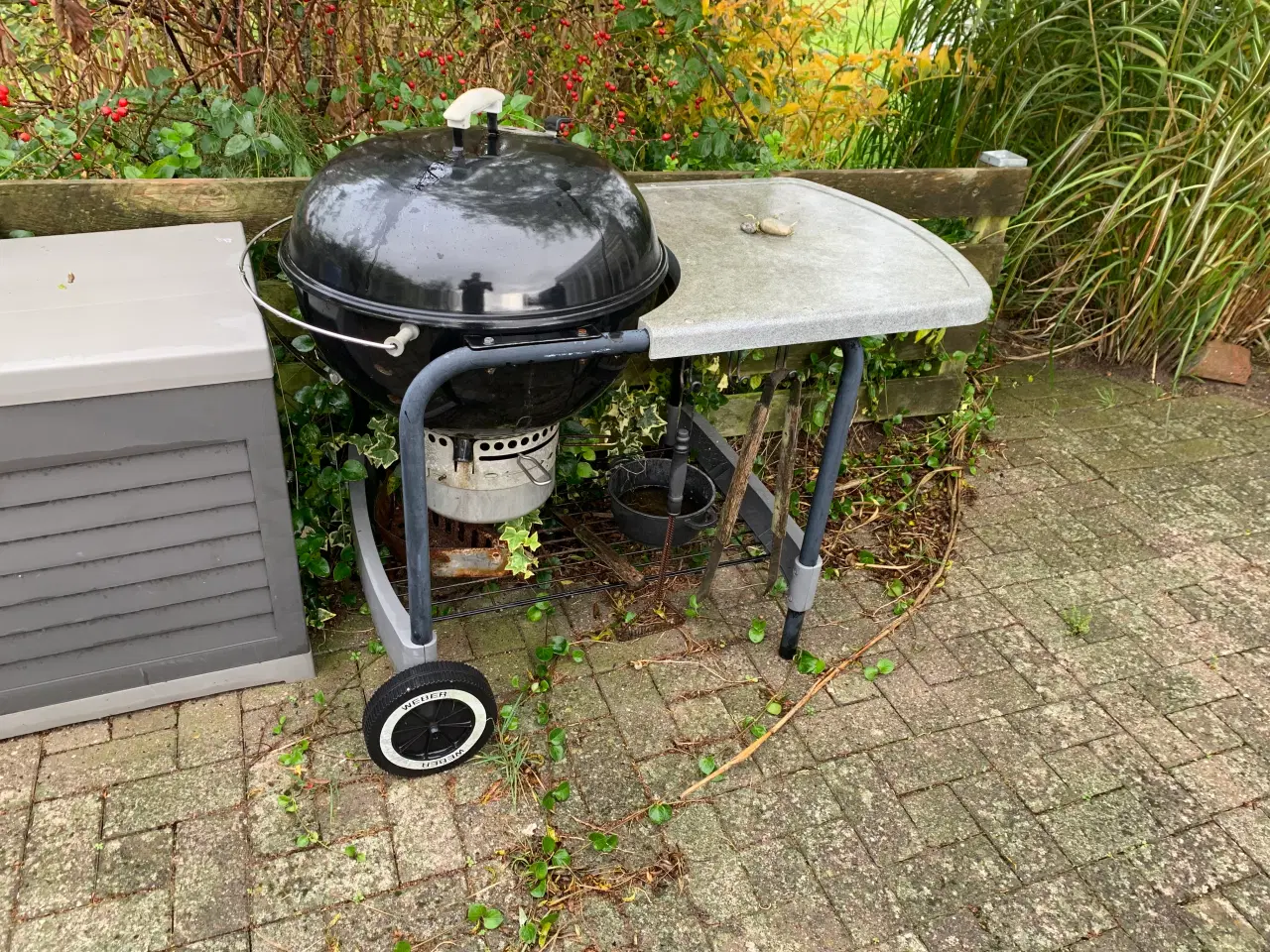 Billede 3 - Weber Kuglegrill med bord