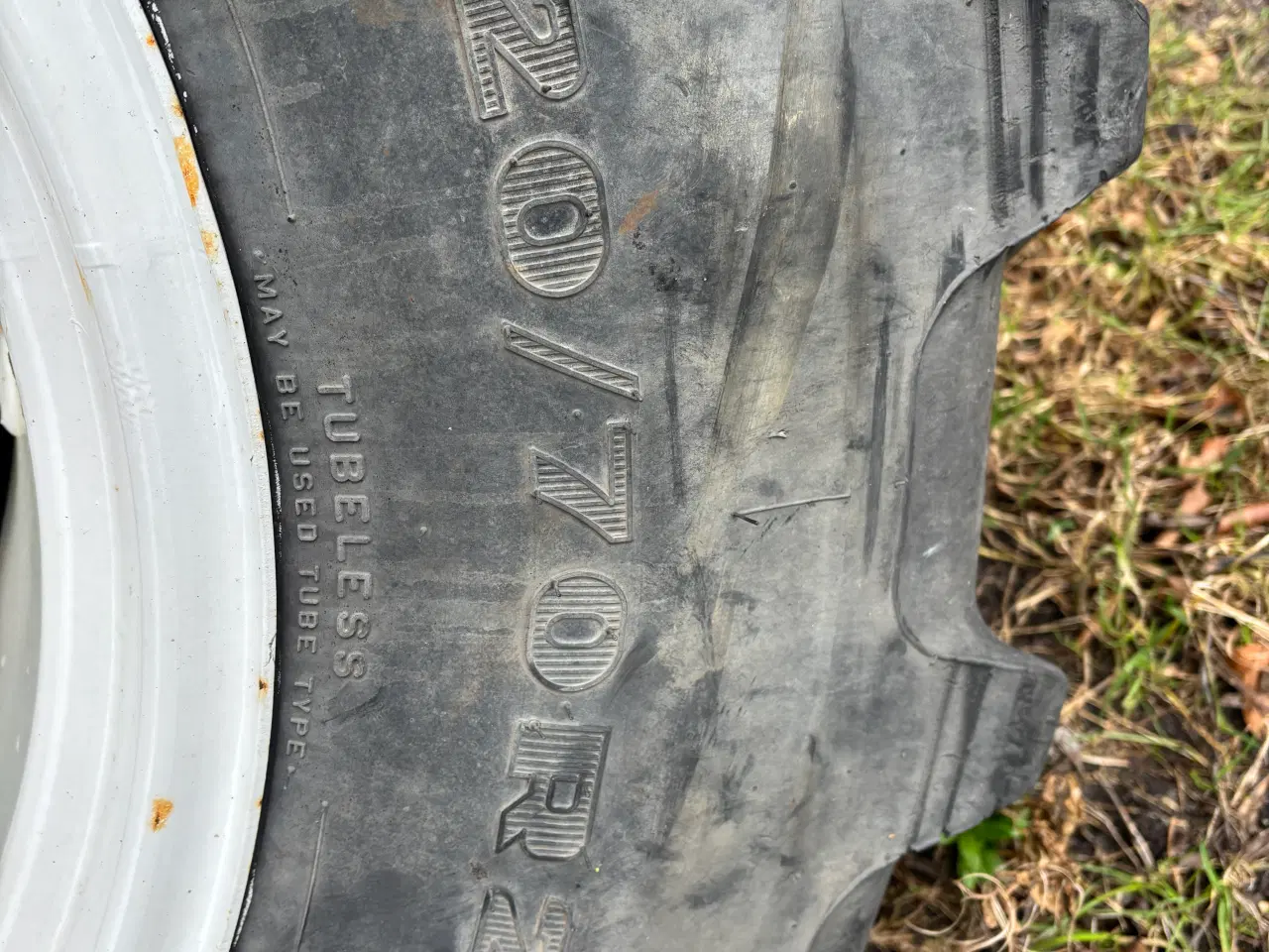 Billede 2 - Traktordæk, forhjul, med New Holland fælge 28"