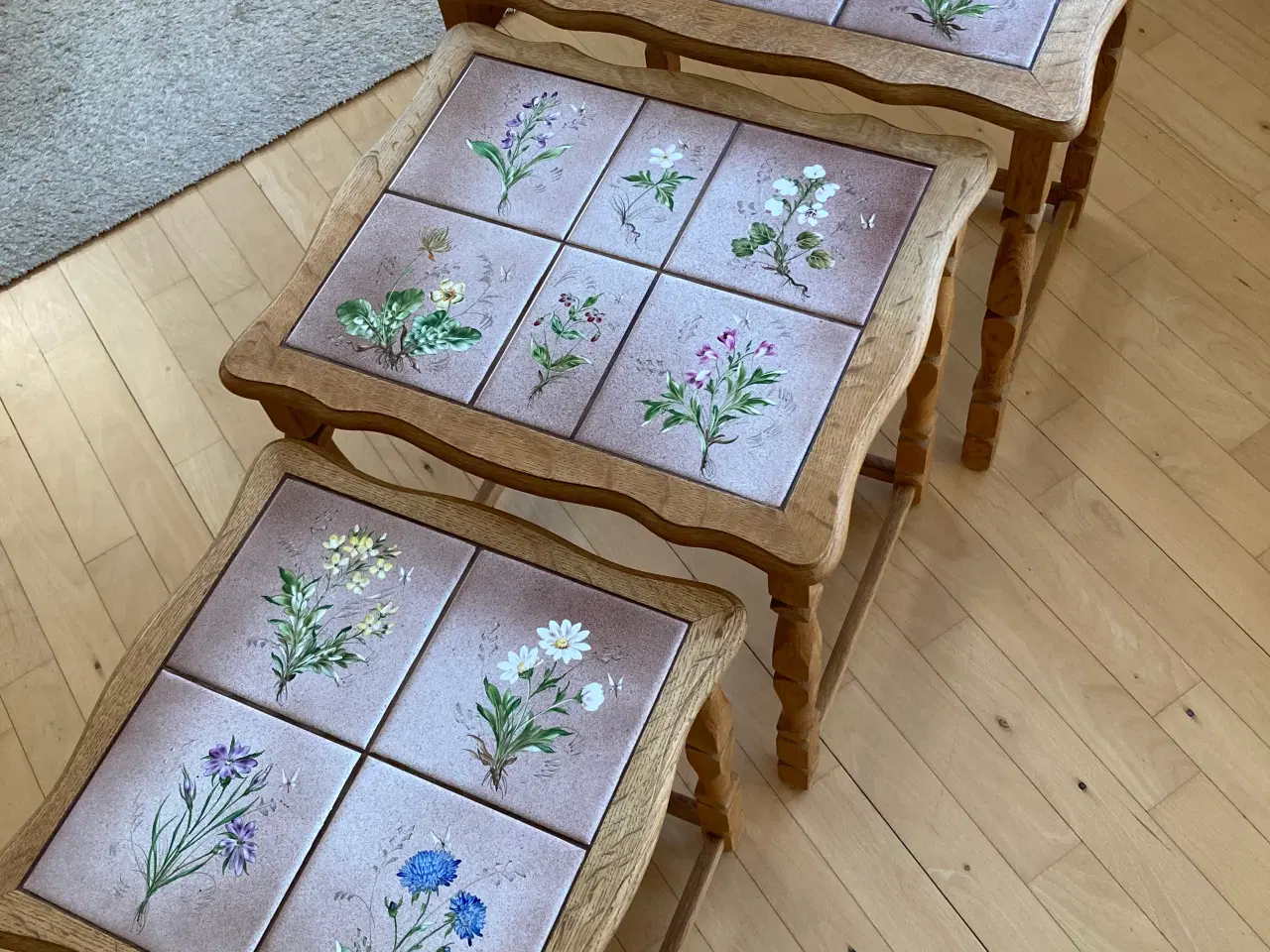 Billede 2 - 3stk fine indsatsborde med blomstermotiver