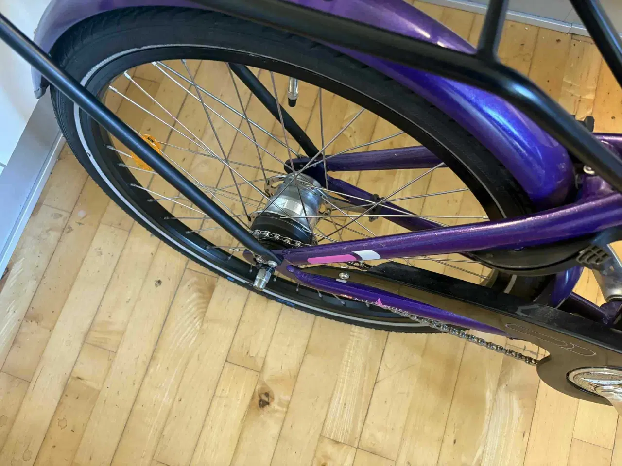 Billede 4 - Rigtig velholdt Kildemos pigecykel sælges. Passer 