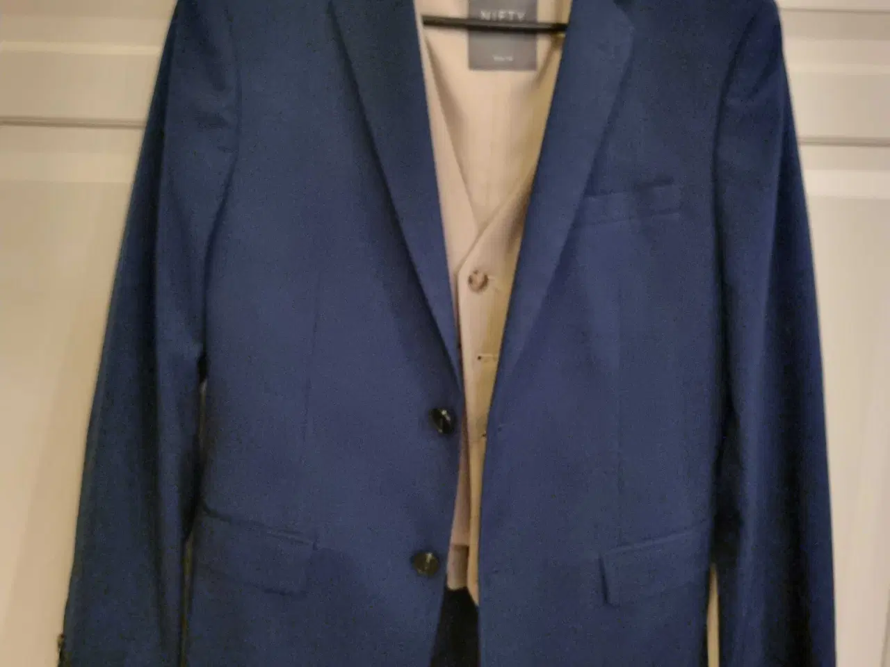 Billede 8 - Smuk og enkelt drenge konfirmations sæt