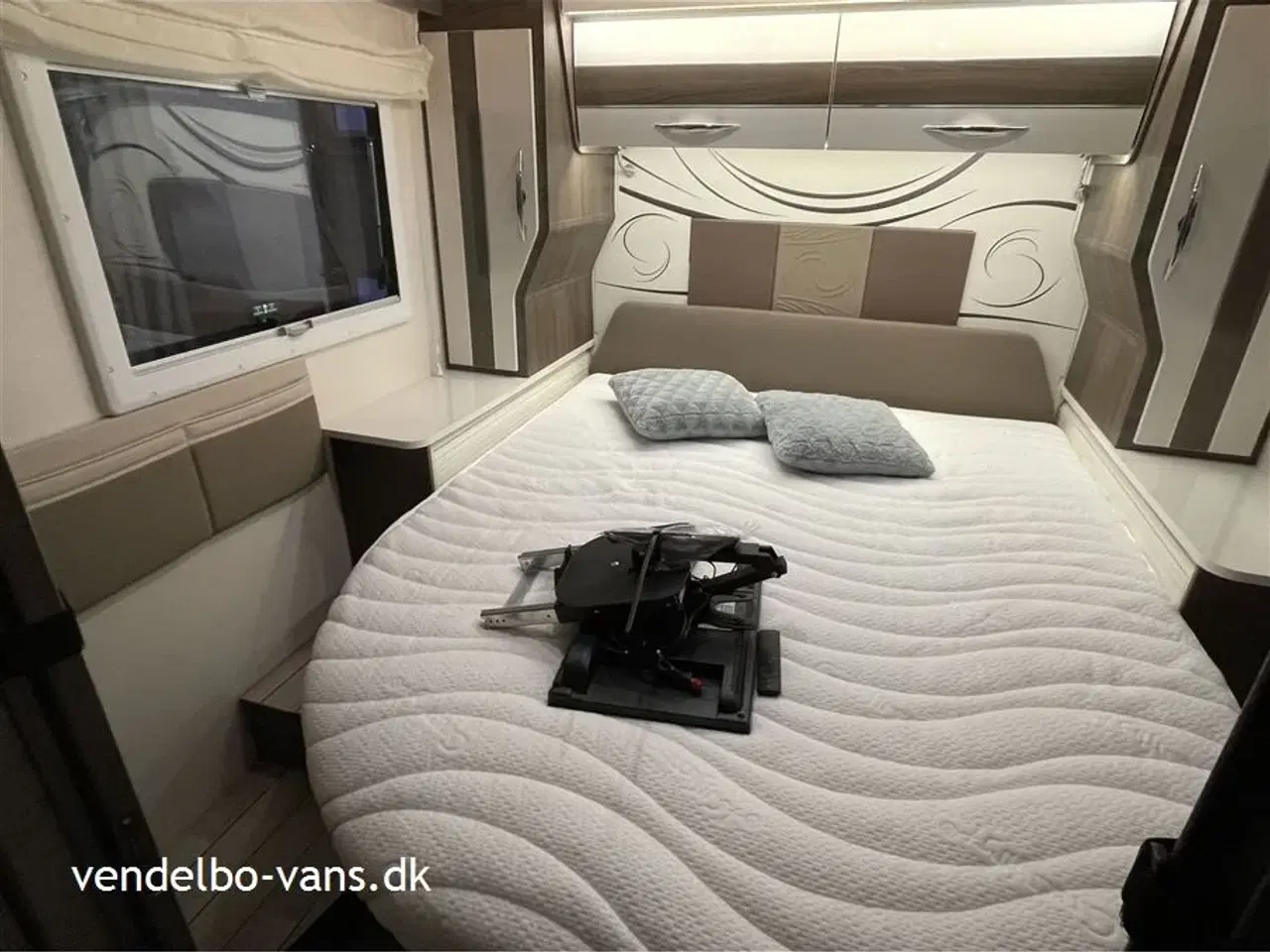 Billede 15 - 2021 - McLouis Nevis 879 G Matic   Højdejusterbar dobbeltseng i bag - stor garage - 160 HK automatgear