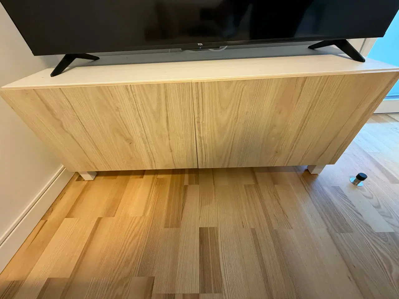 Billede 2 - TV-bord med låger