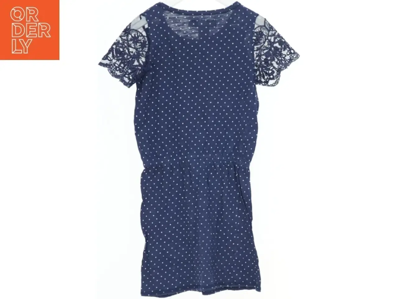 Billede 2 - Blå prikket kjole med blonde detaljer fra Logg (str. 140)
