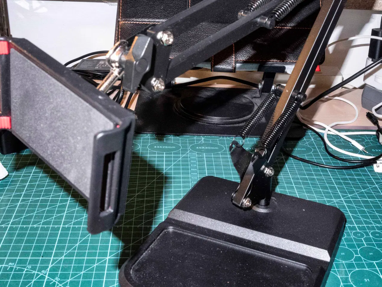 Billede 2 - Tablet/telefon-holder med justerbar arm.