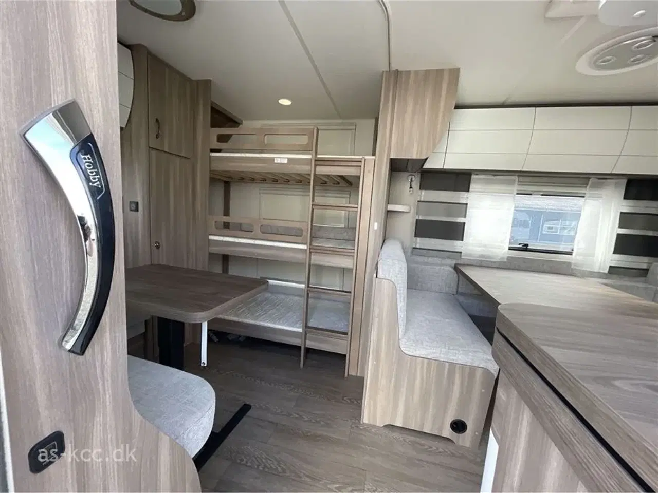 Billede 3 - 2024 - Hobby Excellent Edition 650 KMFe   Hobby Excellent Edition 650 KMFE 2024 Isabella Forum 3,5 m fortelt samt tæppe og presenning. medfølger