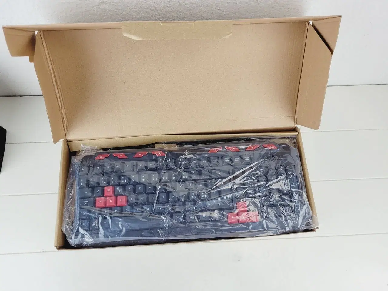 Billede 3 - Tastatur, DELTACO , 4-i-1 Gaming Gear Kit