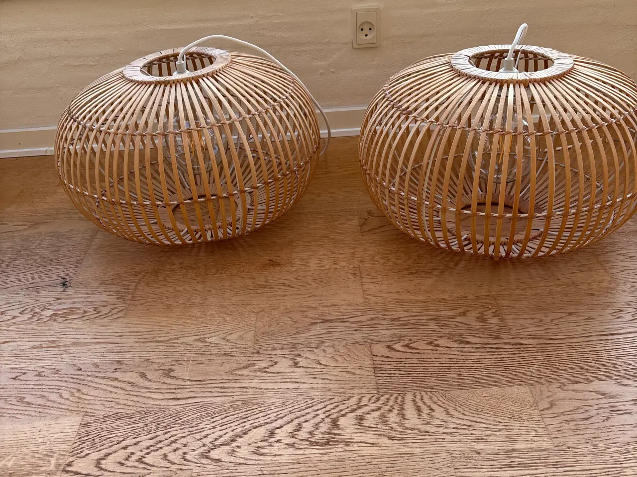 Billede 1 - 2 lamper med store glødepære