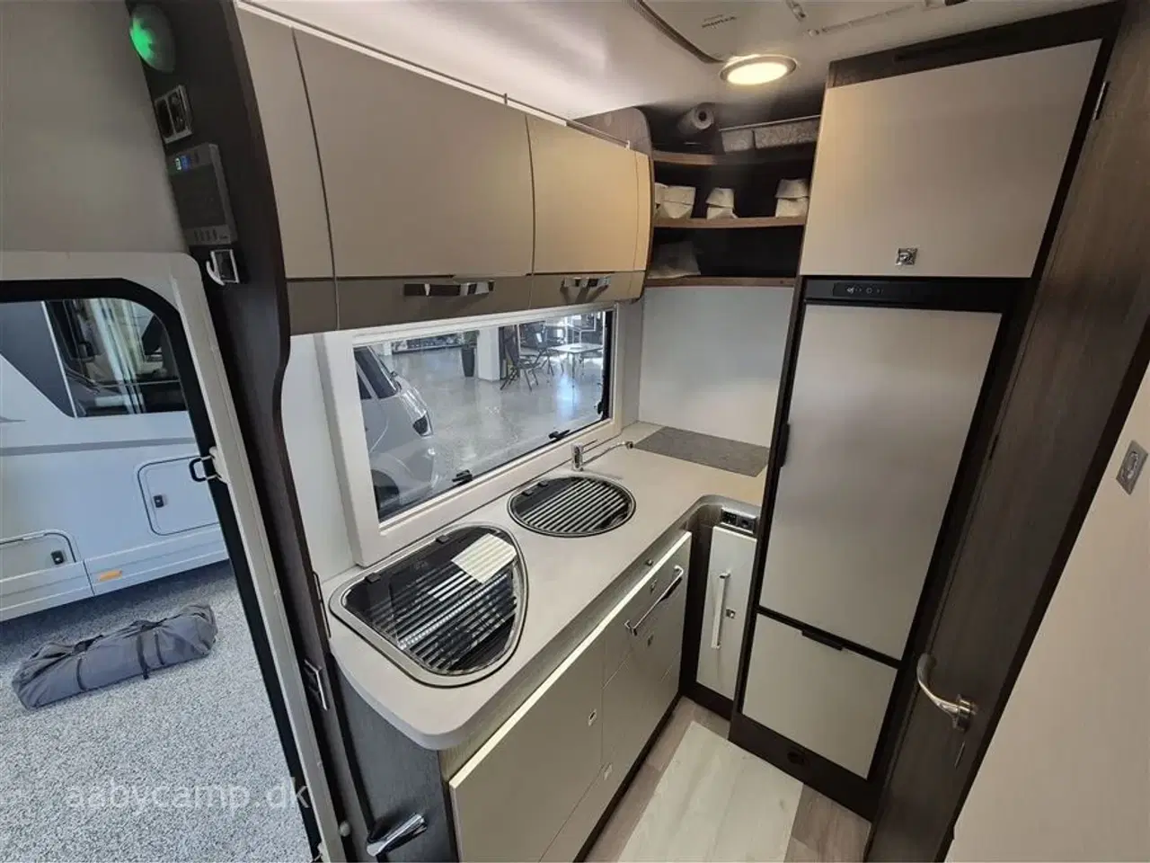 Billede 12 - 2020 - Benimar Tessoro 481 Aut.   Nk pakke. Automatgear. solcelle. Lithium Batteri. 2000w Inverter. Markise. A/C i bodel. Elektriske støtteben. Bemærk kun 20,000 Km!!!!!