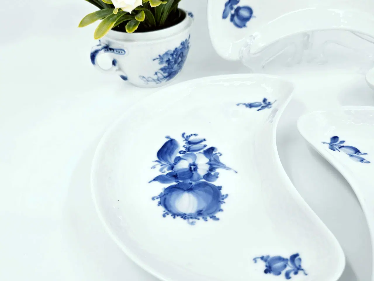 Billede 3 - Royal Copenhagen Blå Blomst Flettet Halvmåne Asiet