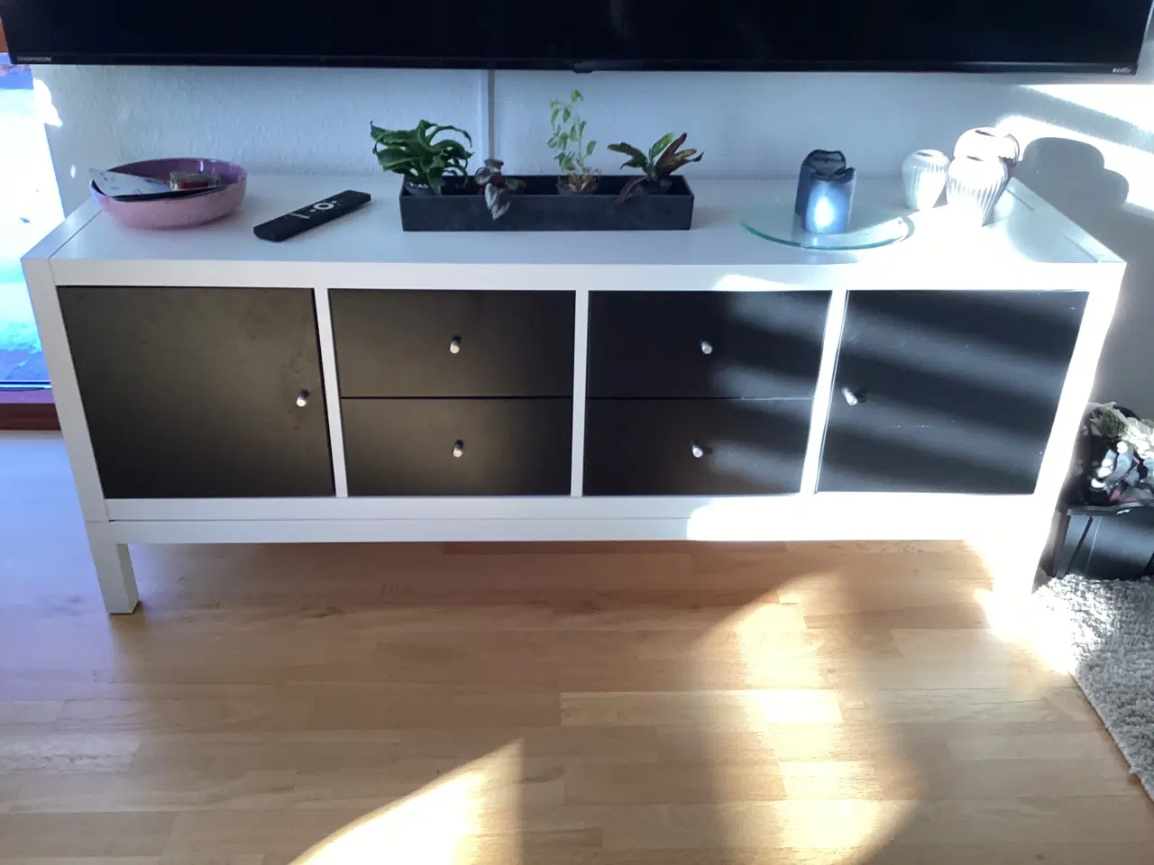 Billede 1 - TV skænk fra IKEA med skabe og skuffer