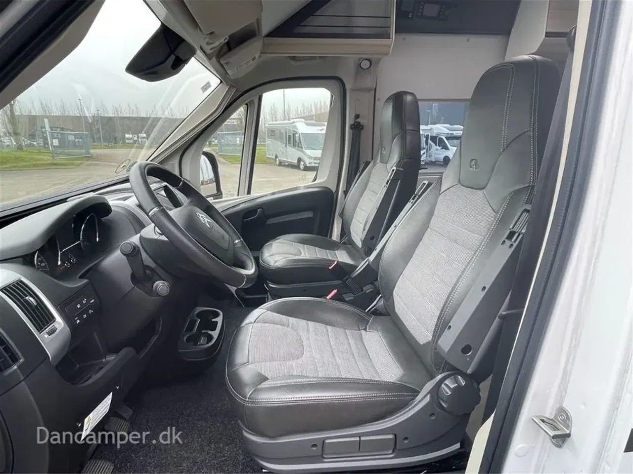 Billede 9 - 2023 - Adria Twin Axess 600 SP Kort og rummelig campervan kun kørt få km