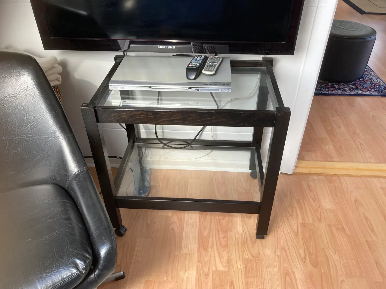 Billede 3 - Serveringsbord / bar-bord på hjul sælges !!
