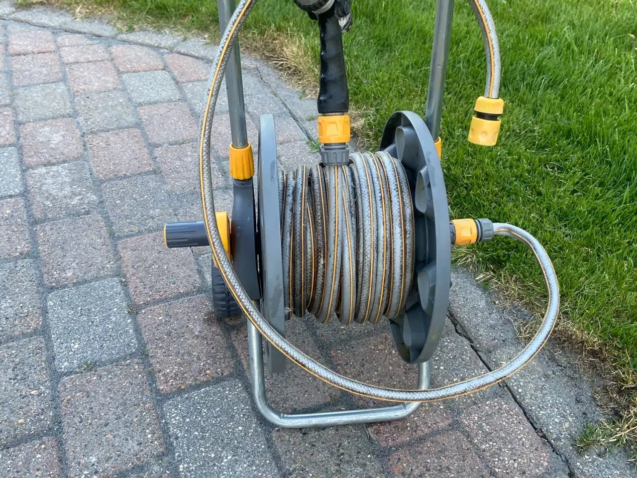 Billede 1 - Haveslange med Vogn og sprøjtepistol 