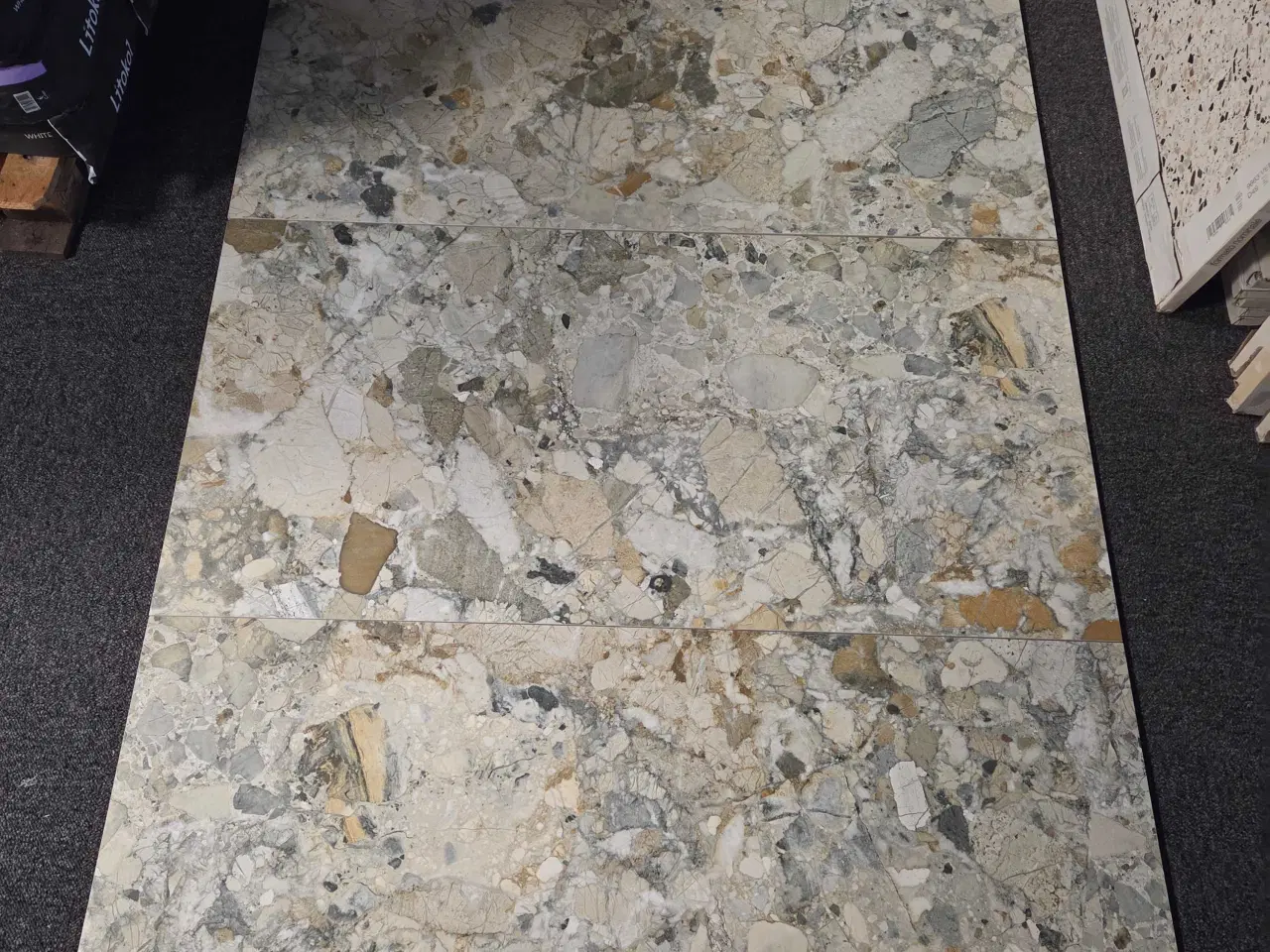 Billede 1 - Gulv og vægfliser