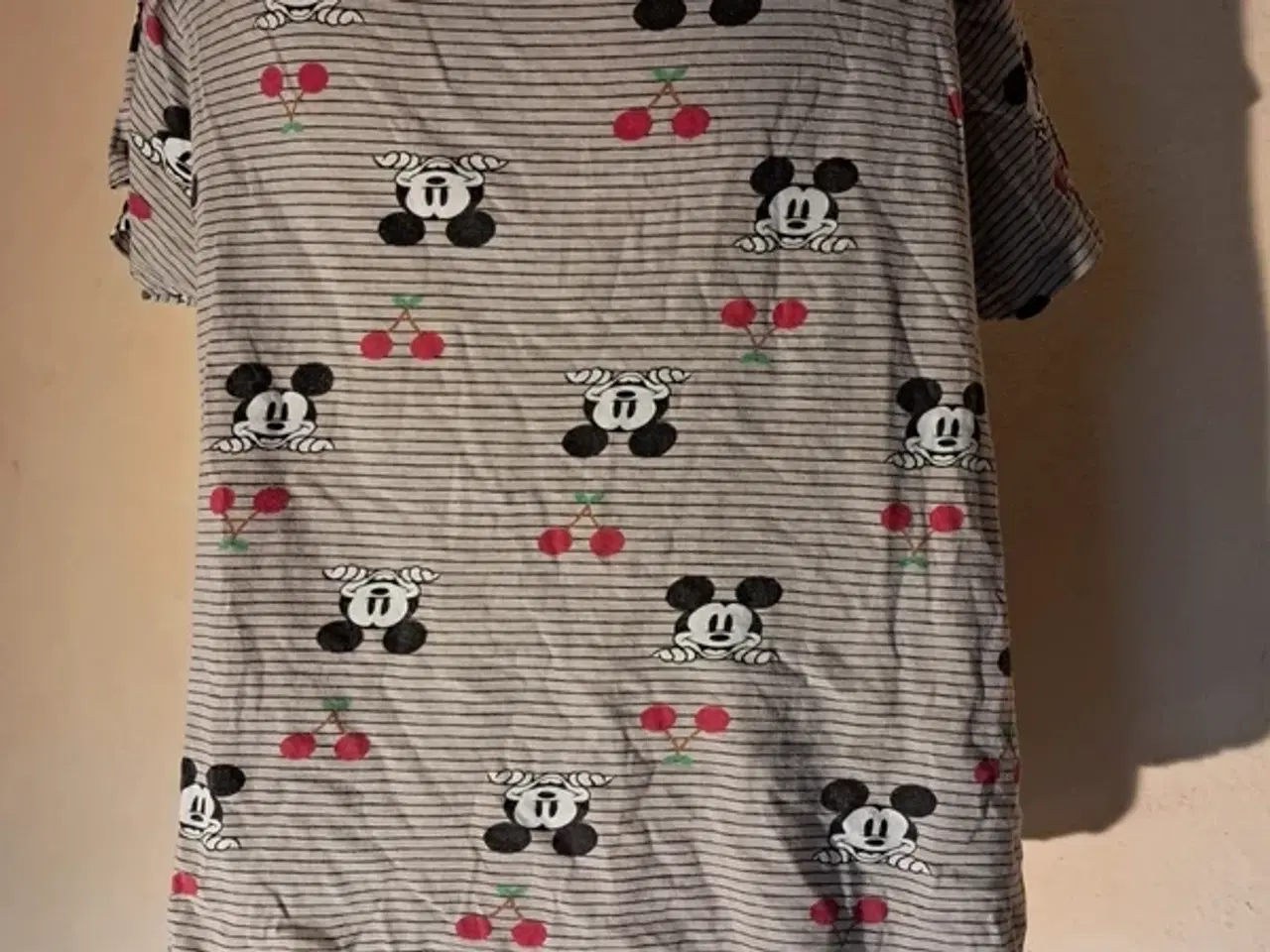 Billede 3 - Disney str. M t-shirt