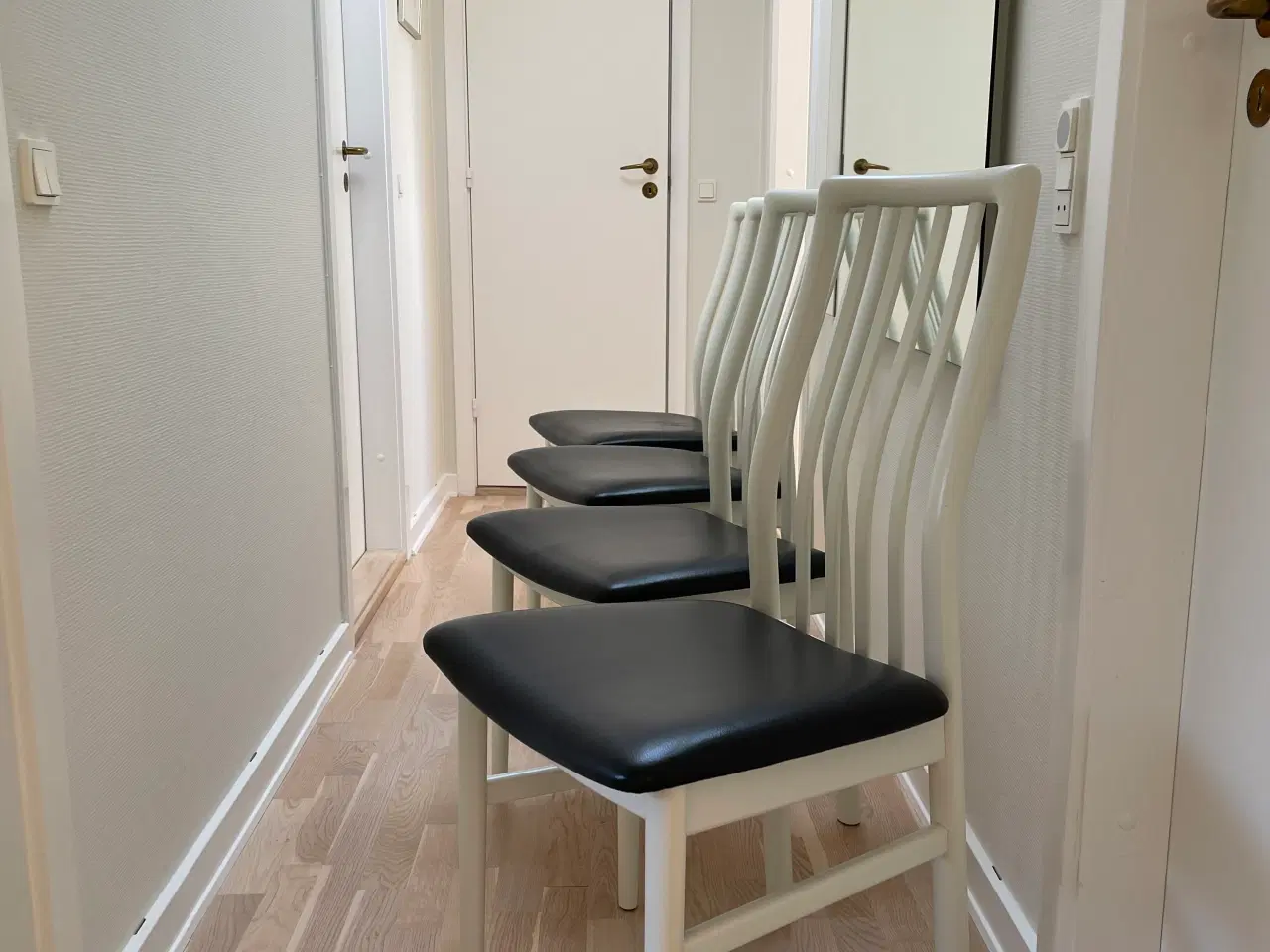 Billede 1 - 4 Flotte spisestuestole - ægte læder -