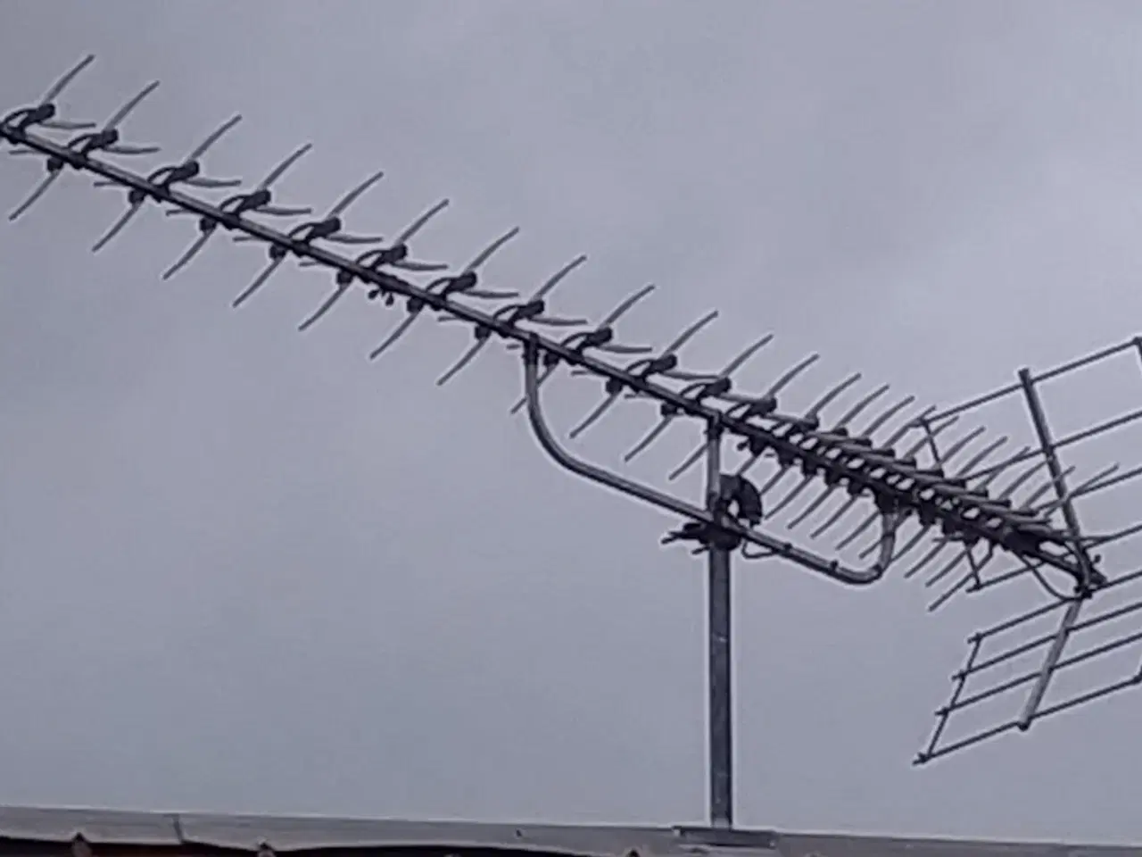 Billede 1 - TV Antenne incl. beslag og 2 forstærkere