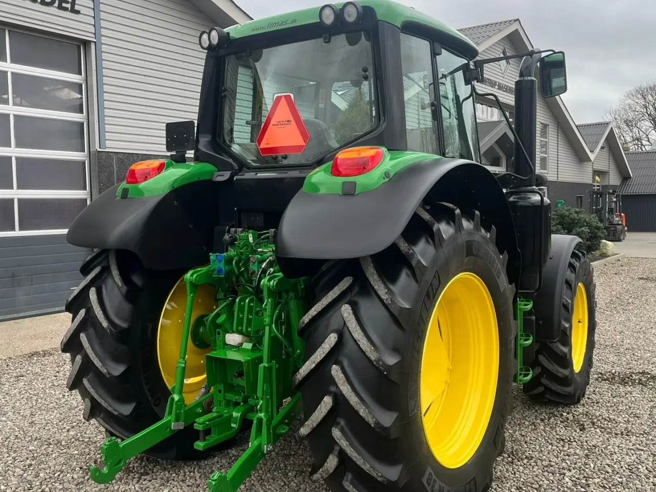 Billede 15 - John Deere 6130M med Auto Quard gearkasse og med krybe gear. I for er der frontlift og 2stk dobbeltvirkende fjernudtag