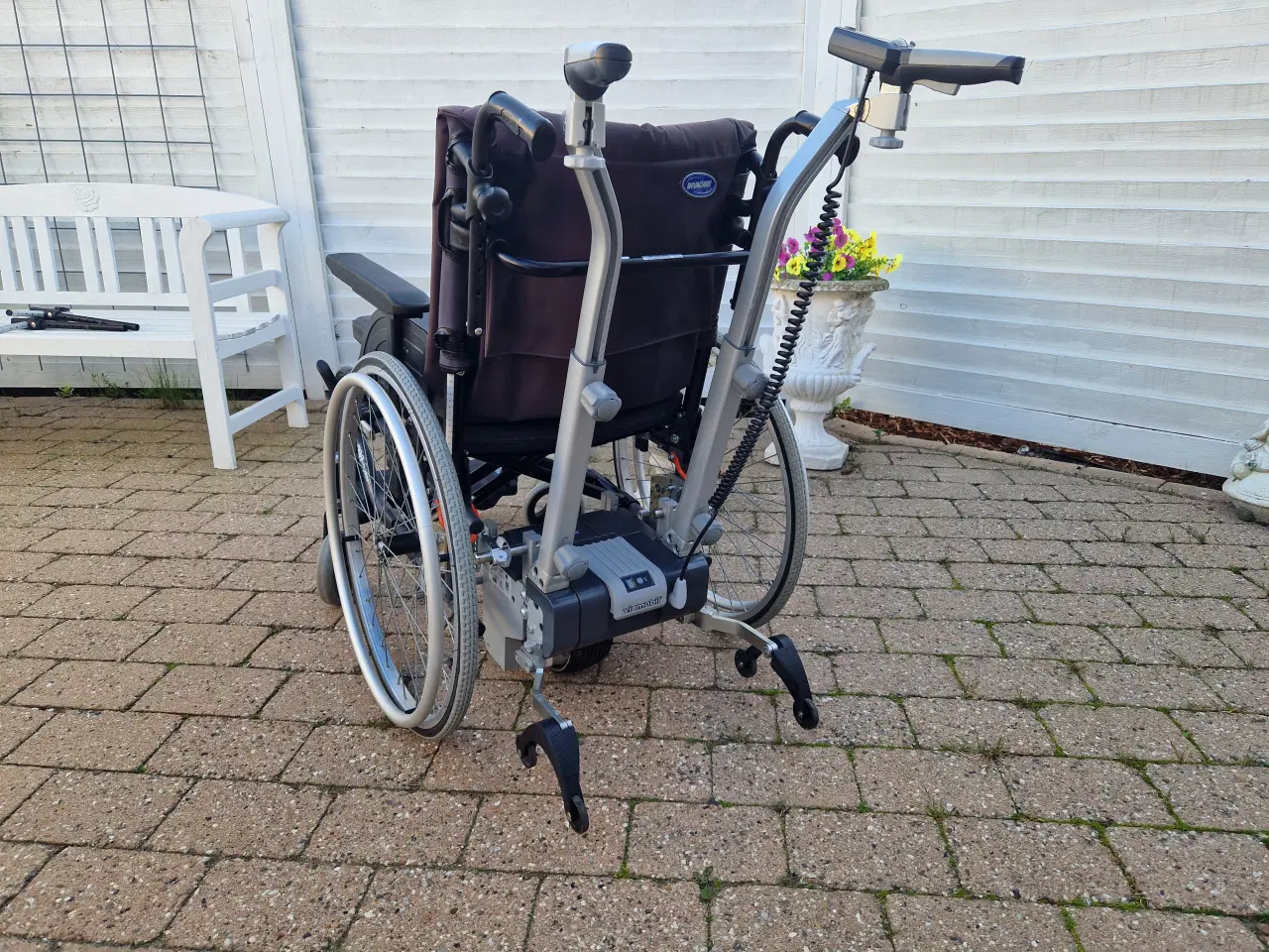 Billede 5 - Invacare kørestol let brugt.