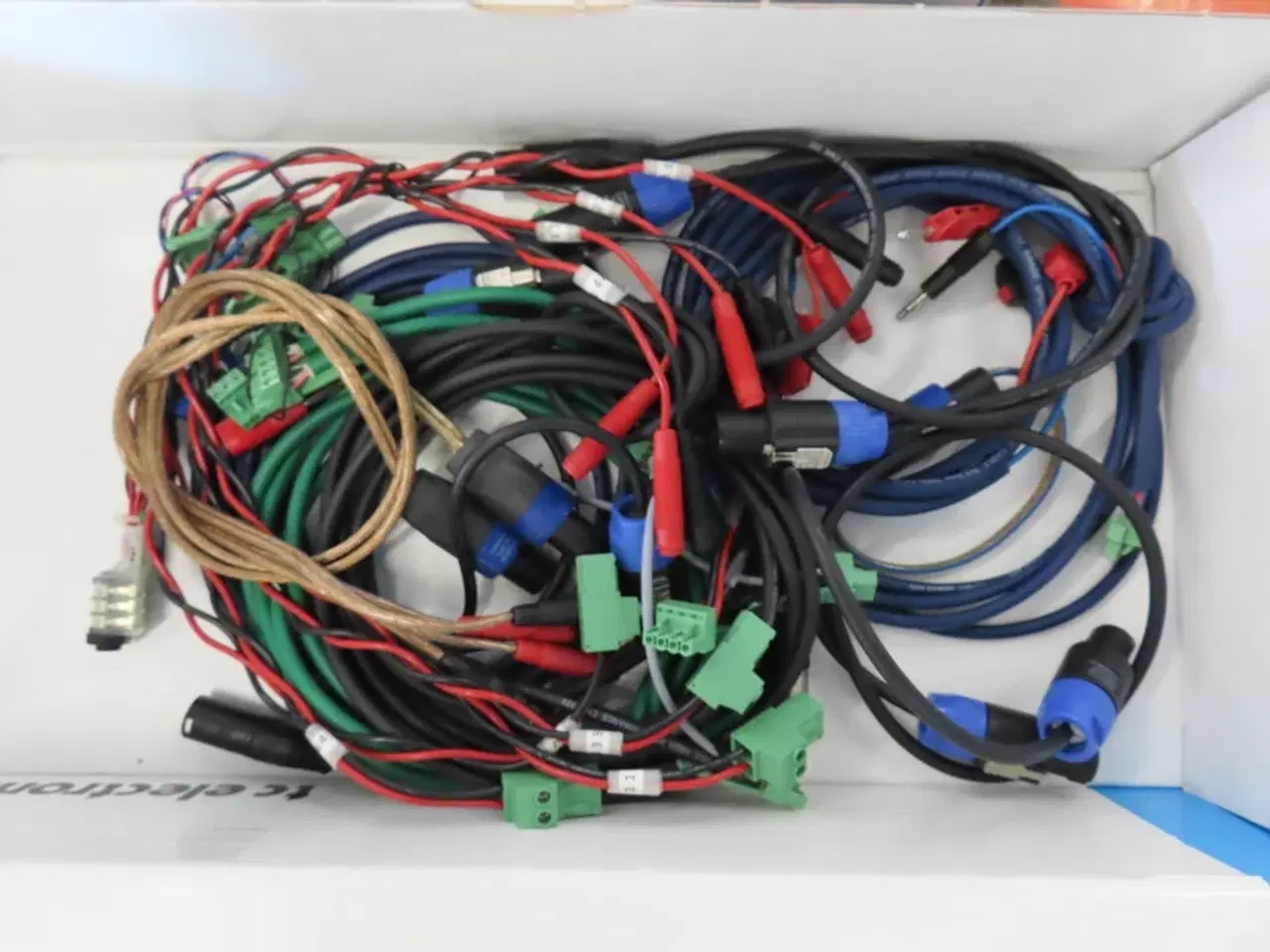Billede 14 - Palle med rester fra TC ELECTRONIC