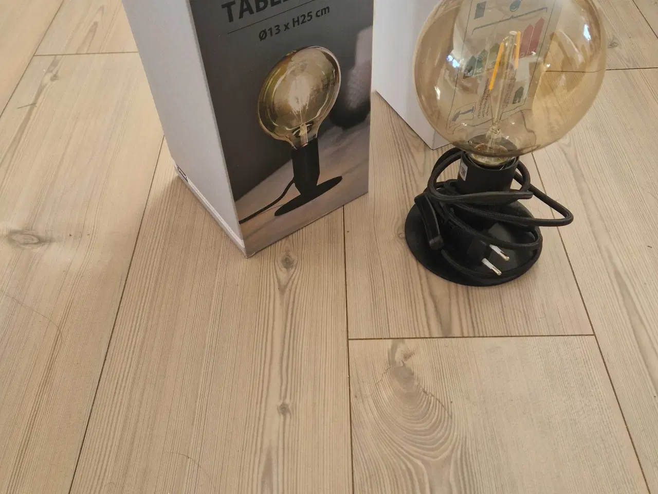 Billede 2 - Spændende bordlampe. Conrad.