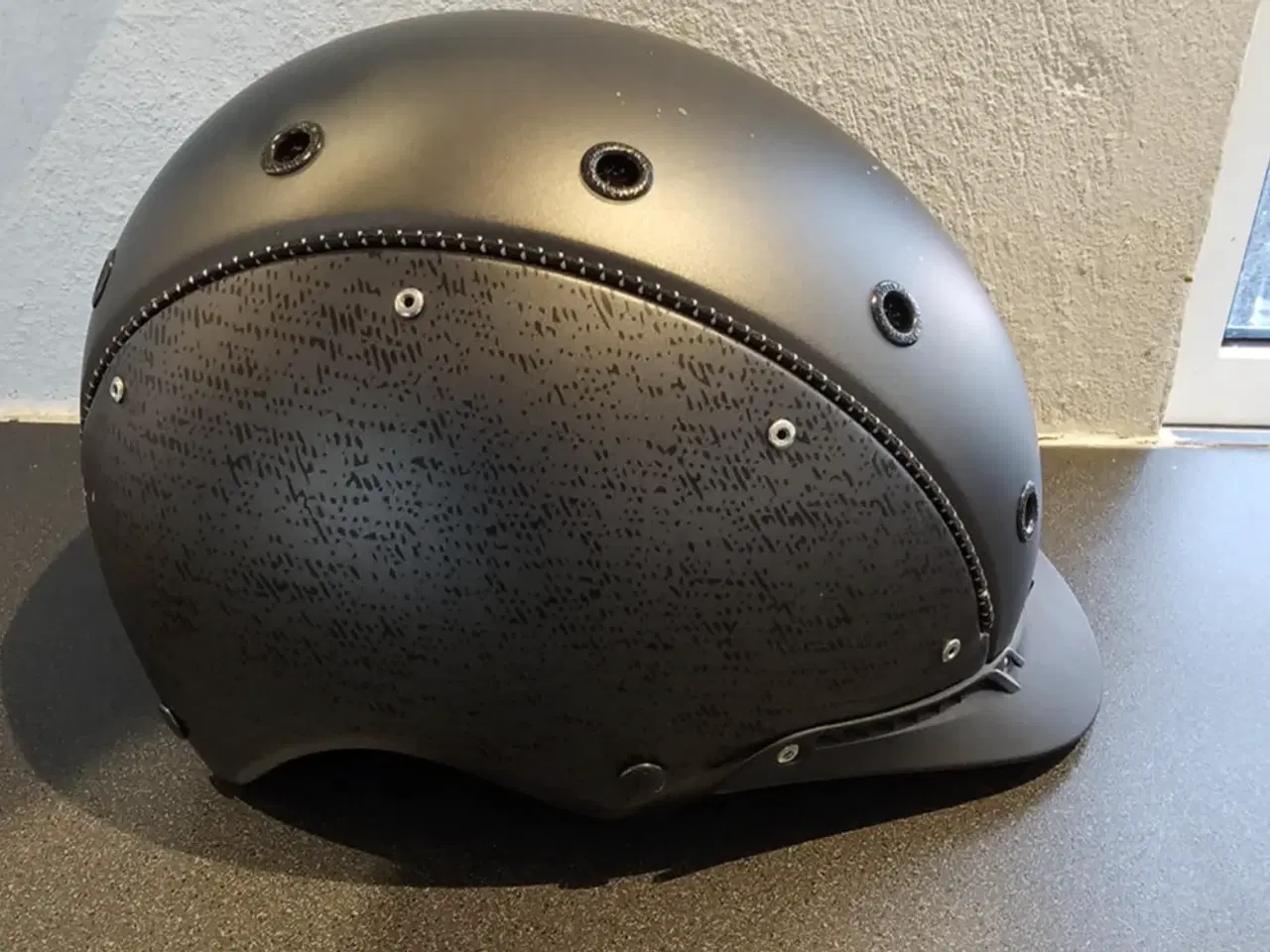 Billede 1 - NY - Casco ridehjelm Champ 56-58 cm