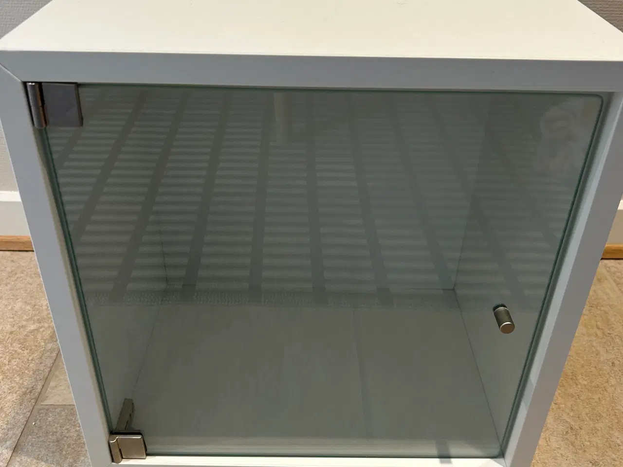 Billede 1 - Hvidt IKEA vitrineskab 35 x 25 x 35
