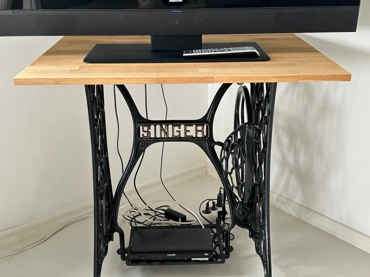 Billede 2 - Singer sybord, bruges som TV-bord
